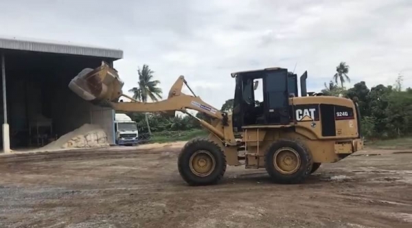 ขาย 985,000 รถตักล้อยาง CATTERPILLAR 924G เครื่องดี เกียร์แรง ระบบไฮโดรลิกสมบูรณ์ เอกสารอินวอยท์  รถอยู่  นครปฐม โทร 0610710295  สนใจ รายการสินค้า อื่นๆ ที่ เว็ปไชค์ Truck2Hand https://www.truck2hand.com/index.php?actions=content/search&amp;member_id=1361