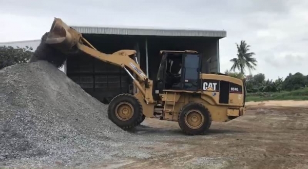 ขาย 985,000 รถตักล้อยาง CATTERPILLAR 924G เครื่องดี เกียร์แรง ระบบไฮโดรลิกสมบูรณ์ เอกสารอินวอยท์  รถอยู่  นครปฐม โทร 0610710295  สนใจ รายการสินค้า อื่นๆ ที่ เว็ปไชค์ Truck2Hand https://www.truck2hand.com/index.php?actions=content/search&amp;member_id=1361