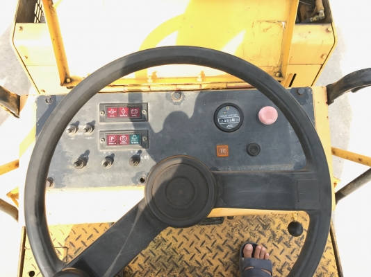 ขายรถบด2.5ตันBOMAGรุ่นBW115ACรถนอกนำเข้าไม่เคยใช้งานในไทย หน้าเหล็กหลังยาง ขับ2เพลาเอวอ่อน  เครื่องคูโบต้า3สูบสภาพดีพร้อมใช้งาน มีให้เลือกหลายคันหลายขนาดLine:Jiraroj2909