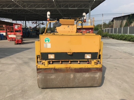 ขายรถบด2.5ตันBOMAGรุ่นBW115ACรถนอกนำเข้าไม่เคยใช้งานในไทย หน้าเหล็กหลังยาง ขับ2เพลาเอวอ่อน  เครื่องคูโบต้า3สูบสภาพดีพร้อมใช้งาน มีให้เลือกหลายคันหลายขนาดLine:Jiraroj2909