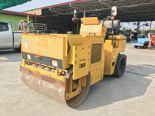 ขายรถบด2.5ตันBOMAGรุ่นBW115ACรถนอกนำเข้าไม่เคยใช้งานในไทย หน้าเหล็กหลังยาง ขับ2เพลาเอวอ่อน  เครื่องคูโบต้า3สูบสภาพดีพร้อมใช้งาน มีให้เลือกหลายคันหลายขนาดLine:Jiraroj2909