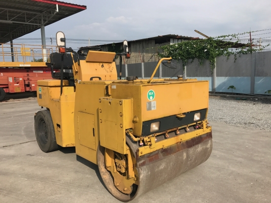 ขายรถบด2.5ตันBOMAGรุ่นBW115ACรถนอกนำเข้าไม่เคยใช้งานในไทย หน้าเหล็กหลังยาง ขับ2เพลาเอวอ่อน  เครื่องคูโบต้า3สูบสภาพดีพร้อมใช้งาน มีให้เลือกหลายคันหลายขนาดLine:Jiraroj2909