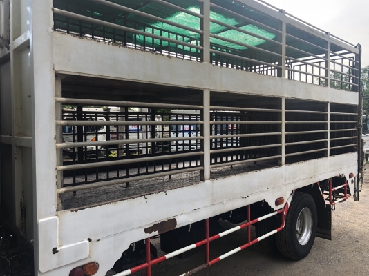 ขายรถ6ล้อNPR150แรงยูโร3จดปี58กระบะเหล็กยาว5เมตรพร้อมคอกหมูและลิฟท์ท้าย