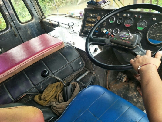 ขายรถบัส LEYLAND เครื่อง NISSAN