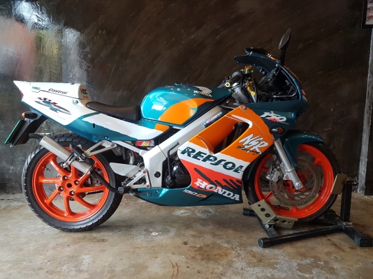 ขาย HONDA NSR150 SP PROARM เครื่องแน่น ท่อแต่ง ครอบเบาะแต่ง ยางหน้าหลังเต็ม เบาะเดิมมี ทะเบียนครบ รา