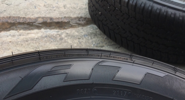 ยางป้ายแดง 265-65-17 Dunlop สภาพสวยๆ ดอกเต็ม มีตุ่มทุกเส้น ยางป้ายแดง 265-65-17 Dunlop สภาพสวยๆ ดอกเต็ม มีตุ่มทุกเส้น