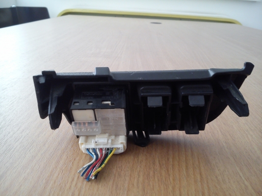 กรอบพร้อมสวิทช์ปรับควบคุมกระจก TOYOTA Wish