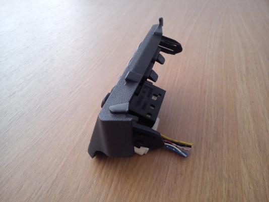 กรอบพร้อมสวิทช์ปรับควบคุมกระจก TOYOTA Wish