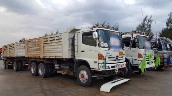 ขายด่วน344ดั้มสามมิตร ปี57 มี2พ่วง เดิมบาง ยางเต็ม วิ่งน้อย190000โล ขายด่วน344ดั้มสามมิตร ปี57 มี2พ่วง เดิมบาง ยางเต็ม วิ่งน้อย190000โล