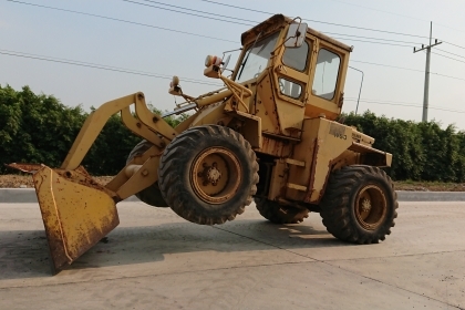 ขายรถตักตีนตะขาบ CATERPILLAR 951C (สภาพดี)