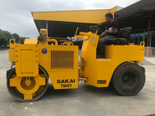 ขายรถบด4ตัน SAKAIรุ่นTW41นำเข้าญี่ปุ่นไม่เคยใช้งานในไทย หน้าเหล็กหลังยาง ขับ2เพลาเอวอ่อน เครื่องอีซู ขายรถบด4ตัน SAKAIรุ่นTW41นำเข้าญี่ปุ่นไม่เคยใช้งานในไทย หน้าเหล็กหลังยาง ขับ2เพลาเอวอ่อน เครื่องอีซู