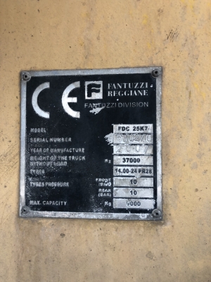 รถยกตู้