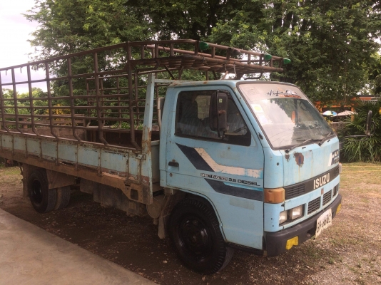 ขาย 6 ล้อ isuzi NKR 110 เเรงม้า รถห้างเเท้ มือเดียว ไม่เคยทำสี ยาว 4.3 เมตร