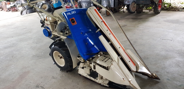 รถเกี่ยวข้าวมัดทิ้ง  สอบถามได้ครับ id 0819170852