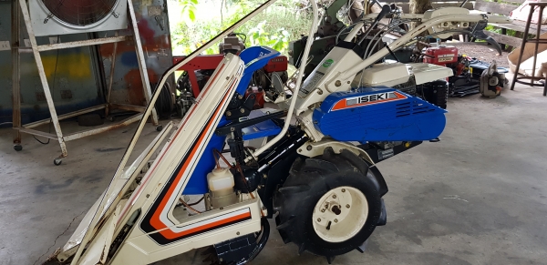 รถเกี่ยวข้าวมัดทิ้ง  สอบถามได้ครับ id 0819170852