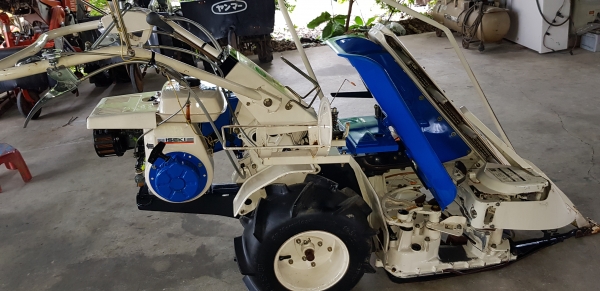 รถเกี่ยวข้าวมัดทิ้ง  สอบถามได้ครับ id 0819170852