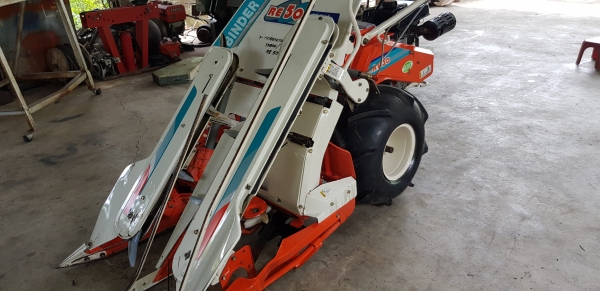 รถเกี่ยวข้าว 2 แถว พร้อมใช้งาน