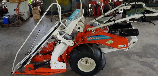 รถเกี่ยวข้าว 2 แถว พร้อมใช้งาน