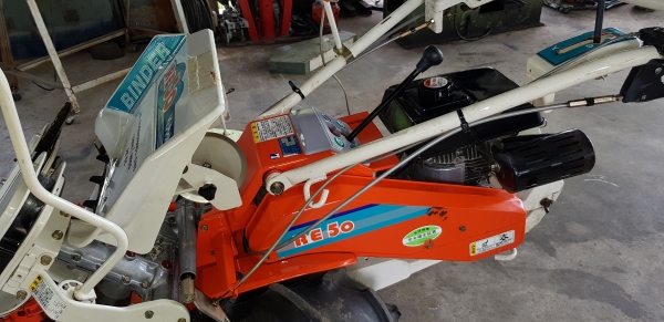 รถเกี่ยวข้าว 2 แถว พร้อมใช้งาน