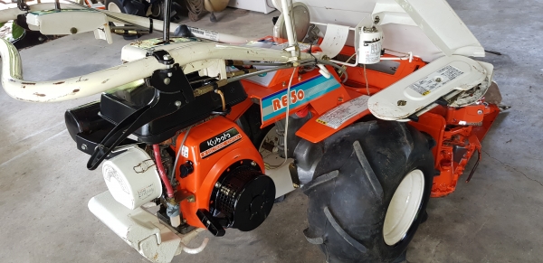 รถเกี่ยวข้าว 2 แถว พร้อมใช้งาน