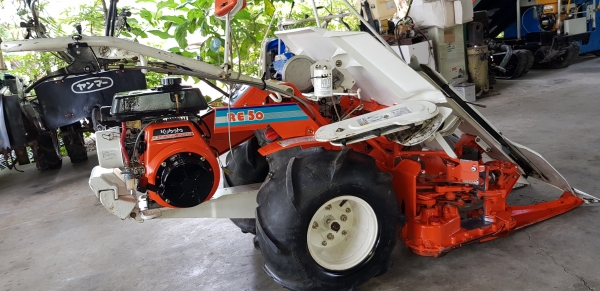 รถเกี่ยวข้าว 2 แถว พร้อมใช้งาน