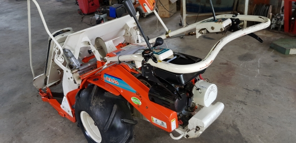 รถเกี่ยวข้าว 2 แถว พร้อมใช้งาน