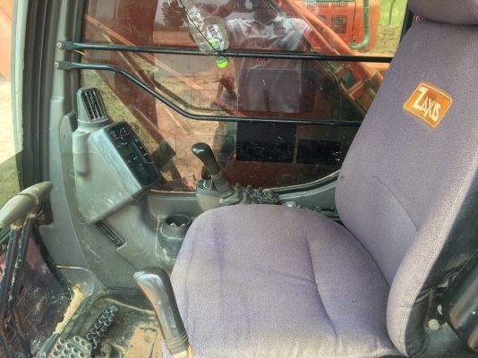 แบคโฮ ยี่ห้อ HITACHI   รุ่น ZX 200-1 รถใช้งาน 9,299 ชั่วโมง มีเล่มทะเบียน