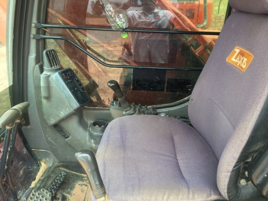 แบคโฮ ยี่ห้อ HITACHI   รุ่น ZX 200-1 รถใช้งาน 9,299 ชั่วโมง มีเล่มทะเบียน