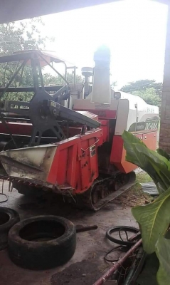 รถเกี่ยวข้าว DC 68g