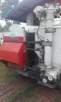 รถเกี่ยวข้าว DC 68g