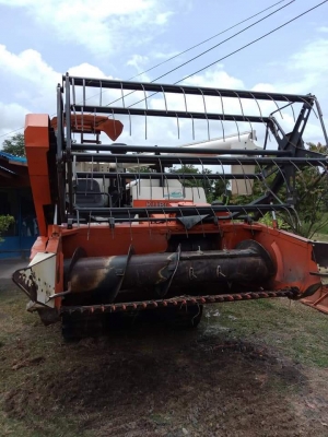 รถเกี่ยวข้าว DC 68g