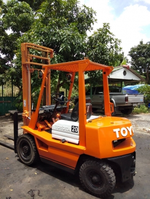 +++ ขายโฟล์คลิฟท์ TOYOTA FD20  ขนาด 2  ตัน  เครื่องยนต์ดีเซล  เสา 4  เมตร  เกียร์ธรรมดา  ยางตันครับ
