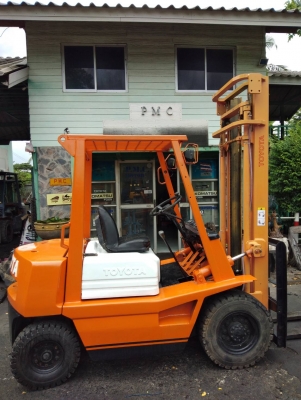 +++ ขายโฟล์คลิฟท์ TOYOTA FD20  ขนาด 2  ตัน  เครื่องยนต์ดีเซล  เสา 4  เมตร  เกียร์ธรรมดา  ยางตันครับ
