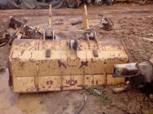 ขายบุ้งกี้รถตัก CAT-963-C เก่านอก สลัก70 มิล ความกว้าง 240 ซม.  ขายไม่แพงครับ