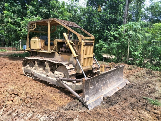 ขายรถแทรคเตอร์ KOMATSU D50A-15 ห้องเลี้ยวแห้ง พร้อมเขาล้มไม้ ราคา 450000