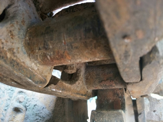 มี VDO ให้ชม.รถแทรคเตอร์ KOMATSU D50A-15 ห้องเลี้ยวแห้ง พร้อมเขาล้มไม้ ราคา 450000
