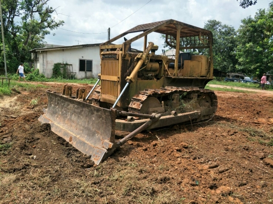 มี VDO ให้ชม.รถแทรคเตอร์ KOMATSU D50A-15 ห้องเลี้ยวแห้ง พร้อมเขาล้มไม้ ราคา 450000