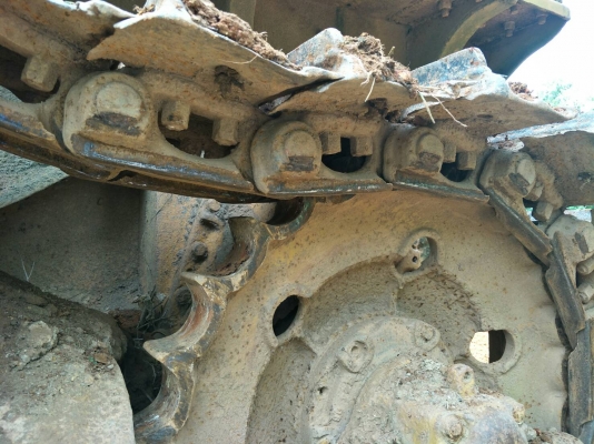มี VDO ให้ชม.รถแทรคเตอร์ KOMATSU D50A-15 ห้องเลี้ยวแห้ง พร้อมเขาล้มไม้ ราคา 450000