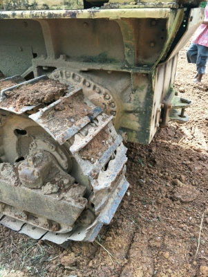 มี VDO ให้ชม.รถแทรคเตอร์ KOMATSU D50A-15 ห้องเลี้ยวแห้ง พร้อมเขาล้มไม้ ราคา 450000