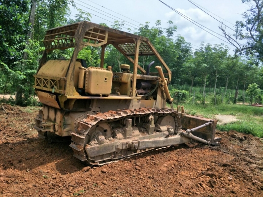 มี VDO ให้ชม.รถแทรคเตอร์ KOMATSU D50A-15 ห้องเลี้ยวแห้ง พร้อมเขาล้มไม้ ราคา 450000