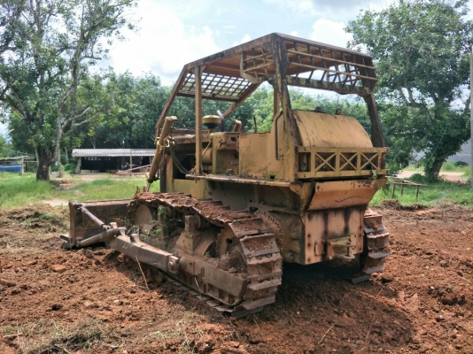 มี VDO ให้ชม.รถแทรคเตอร์ KOMATSU D50A-15 ห้องเลี้ยวแห้ง พร้อมเขาล้มไม้ ราคา 450000