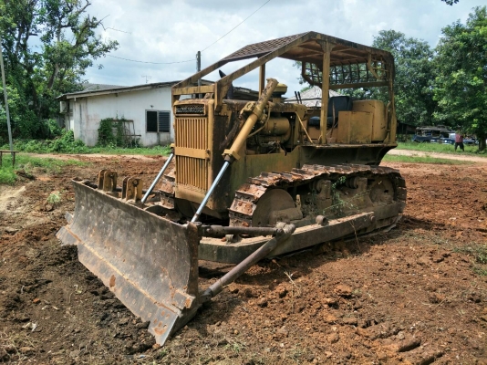 มี VDO ให้ชม.รถแทรคเตอร์ KOMATSU D50A-15 ห้องเลี้ยวแห้ง พร้อมเขาล้มไม้ ราคา 450000