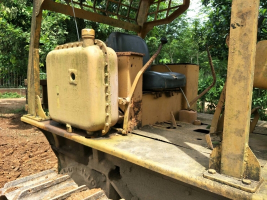 มี VDO ให้ชม.รถแทรคเตอร์ KOMATSU D50A-15 ห้องเลี้ยวแห้ง พร้อมเขาล้มไม้ ราคา 450000