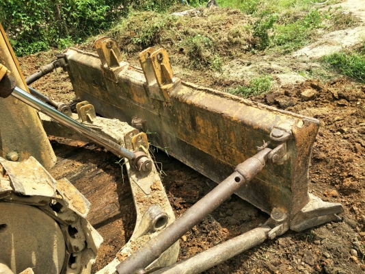 มี VDO ให้ชม.รถแทรคเตอร์ KOMATSU D50A-15 ห้องเลี้ยวแห้ง พร้อมเขาล้มไม้ ราคา 450000