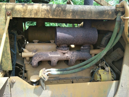 มี VDO ให้ชม.รถแทรคเตอร์ KOMATSU D50A-15 ห้องเลี้ยวแห้ง พร้อมเขาล้มไม้ ราคา 450000