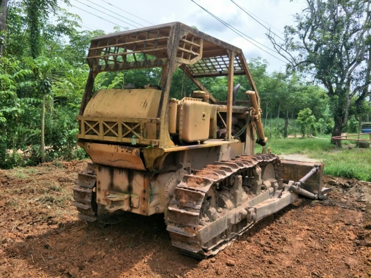 มี VDO ให้ชม.รถแทรคเตอร์ KOMATSU D50A-15 ห้องเลี้ยวแห้ง พร้อมเขาล้มไม้ ราคา 450000