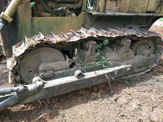 มี VDO ให้ชม.รถแทรคเตอร์ KOMATSU D50A-15 ห้องเลี้ยวแห้ง พร้อมเขาล้มไม้ ราคา 450000