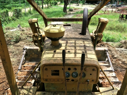 มี VDO ให้ชม.รถแทรคเตอร์ KOMATSU D50A-15 ห้องเลี้ยวแห้ง พร้อมเขาล้มไม้ ราคา 450000