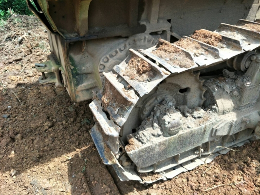 มี VDO ให้ชม.รถแทรคเตอร์ KOMATSU D50A-15 ห้องเลี้ยวแห้ง พร้อมเขาล้มไม้ ราคา 450000
