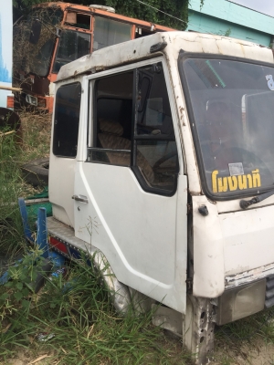 หัว Fuso ไฟเหลี่ยมขายตามสภาพอุปรกรณ์ครบๆไม่ผุครับสนใจติดต่อ 063-190-3017